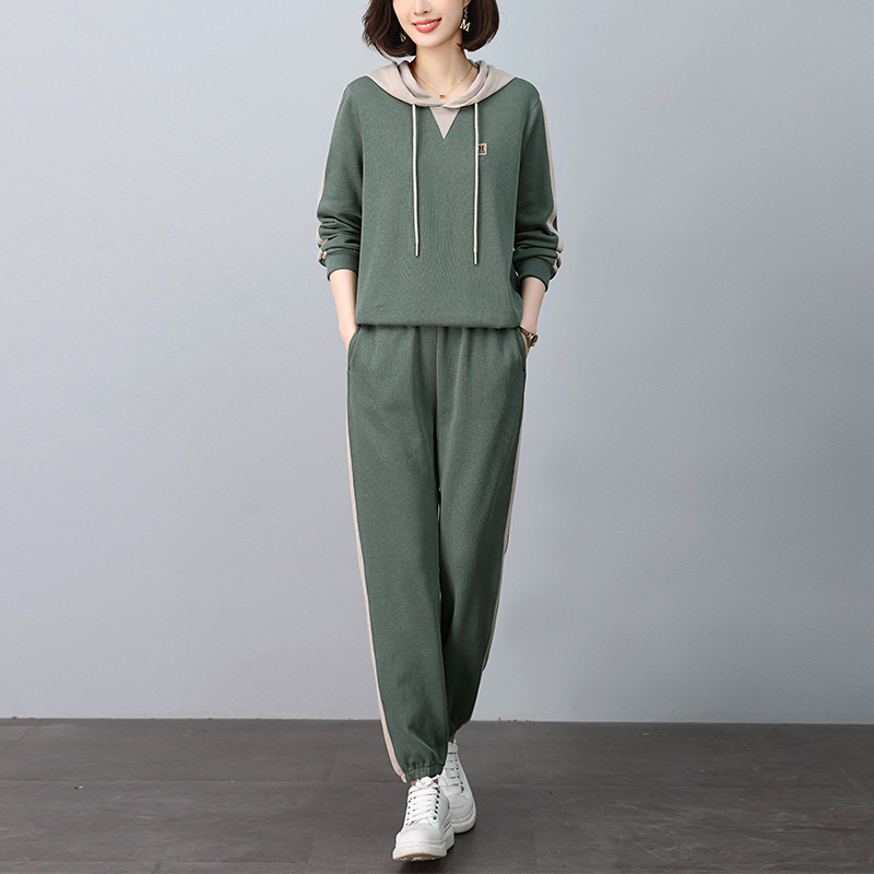Ladies' stylish hoodie, utumn outfit, paired with a whole casual two-piece set