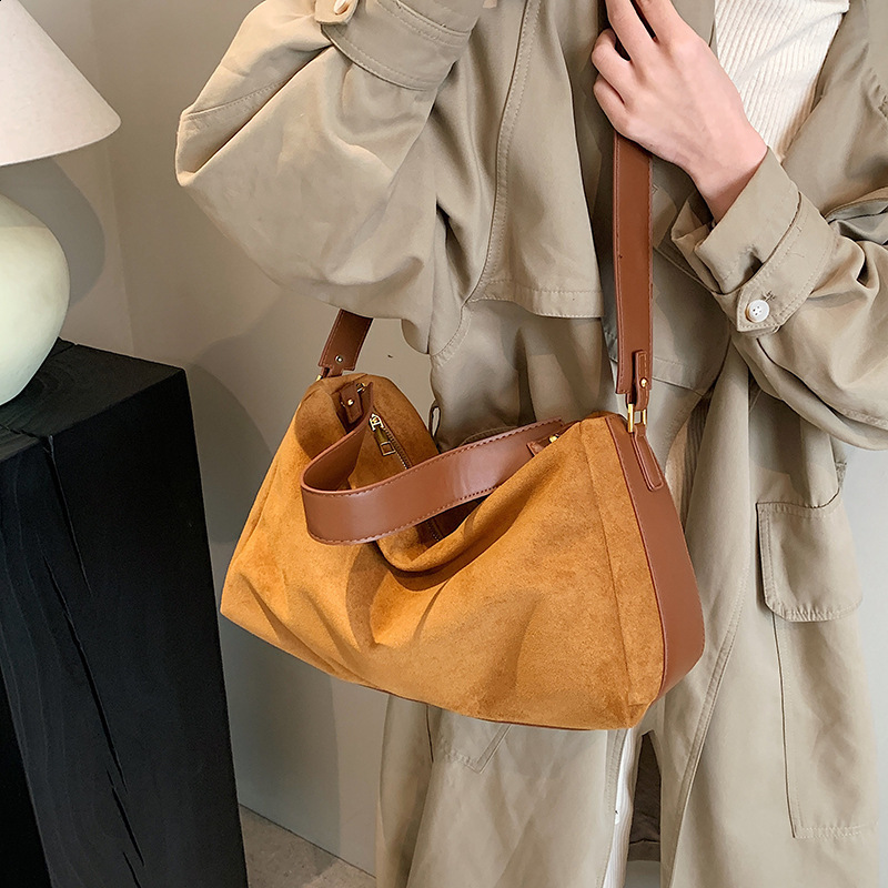 Niche crossbody bag for women 2023 new high-end and versatile suede pillow bag large capacity single shoulder handbag 240729