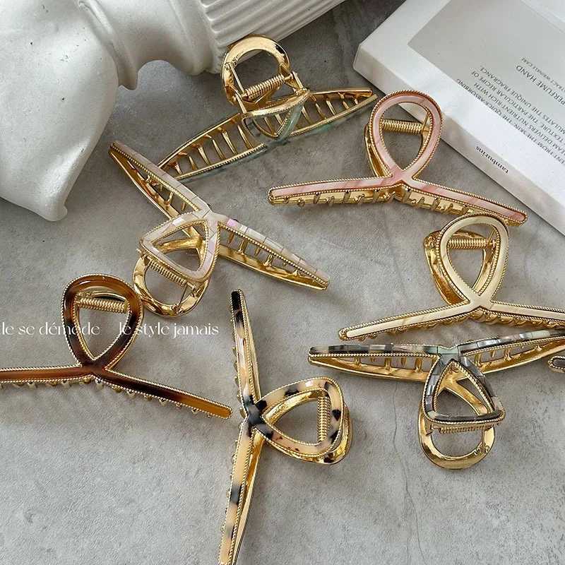 New Woman Large Multicolor Acetate Patch Metal Hair Claws Girls Shark Clip Hair Clips Washing Face Hairpins Headwear OrnamentsX240912