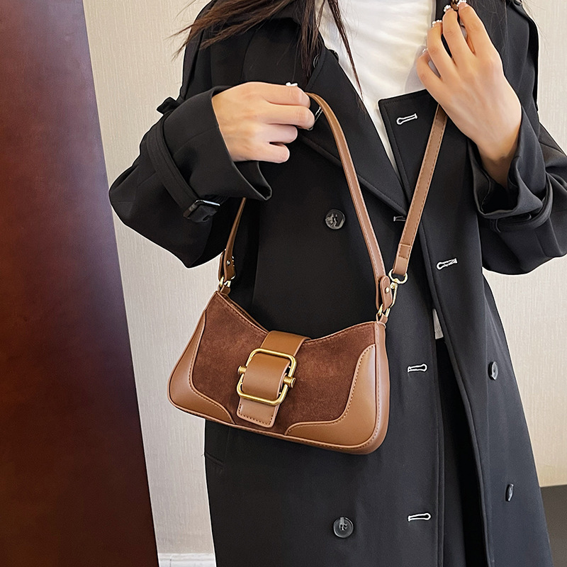 Korean version contrasting underarm for women 2024 autumn and winter new fashion handbag shoulder diagonal cross saddle bag