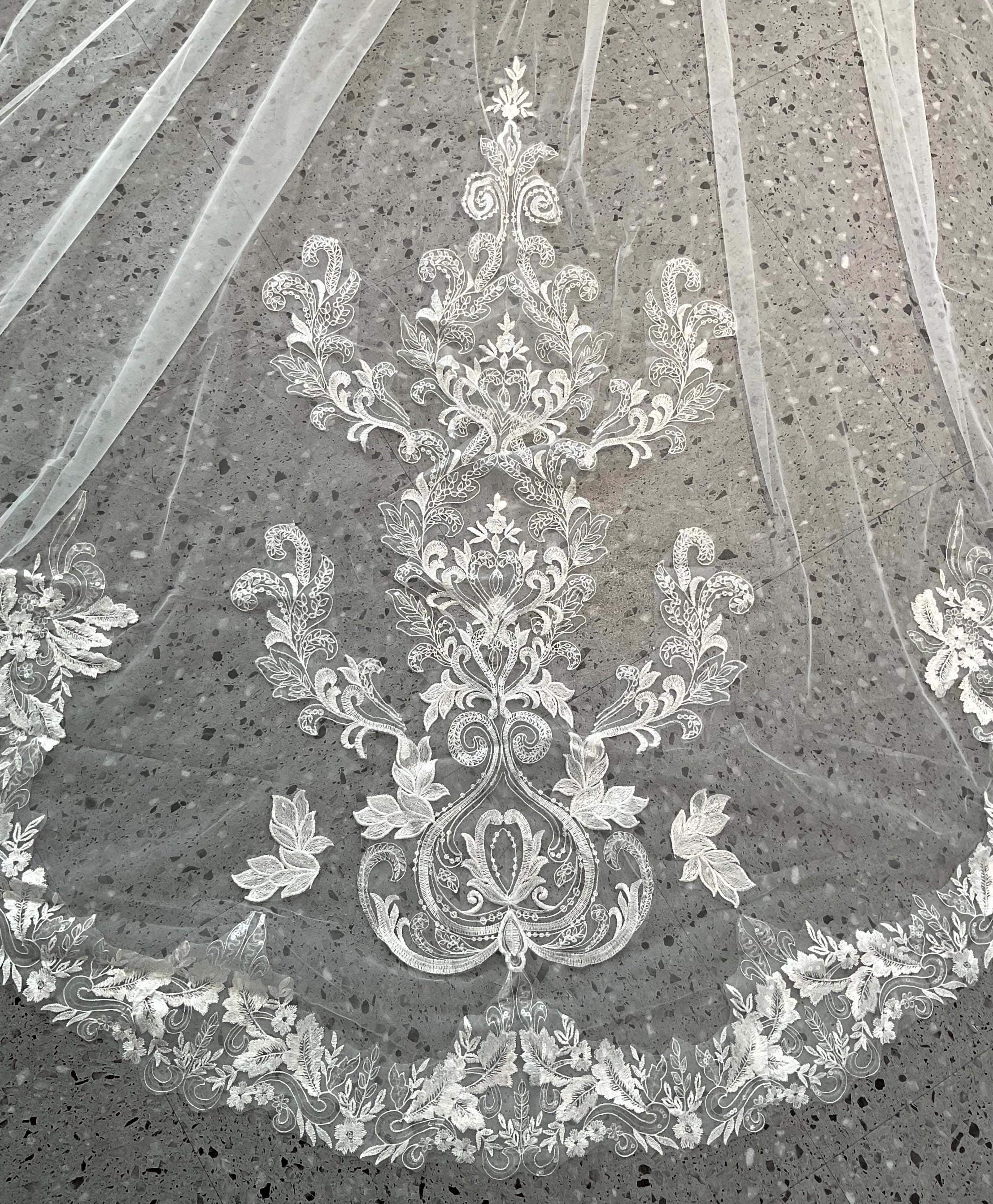Classic Wedding Veil Lace Appliques Bridal Veil with Comb Royal Long Special Cut Veil White Ivory Custom Made Wedding Accessories
