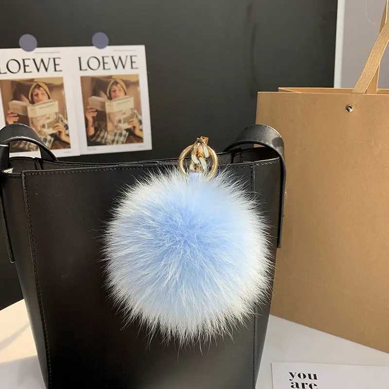 2024 Fluffy True Fox Fur Ball Poms Keychain Womens Luxury Poms Keychain Accessories Packaging Decoration Emoji Pavilion Jewelry Gifts W24091126