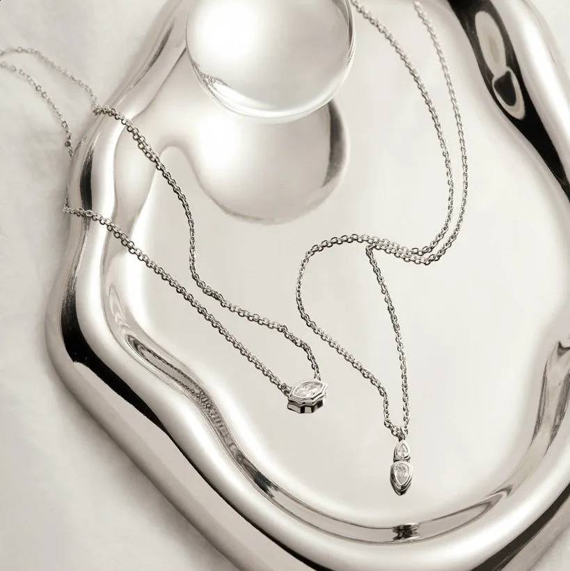 steel zircon oval pendant necklace suitable for women simple and fashionable gold-plated crystal wedding jewelry accessories 240911
