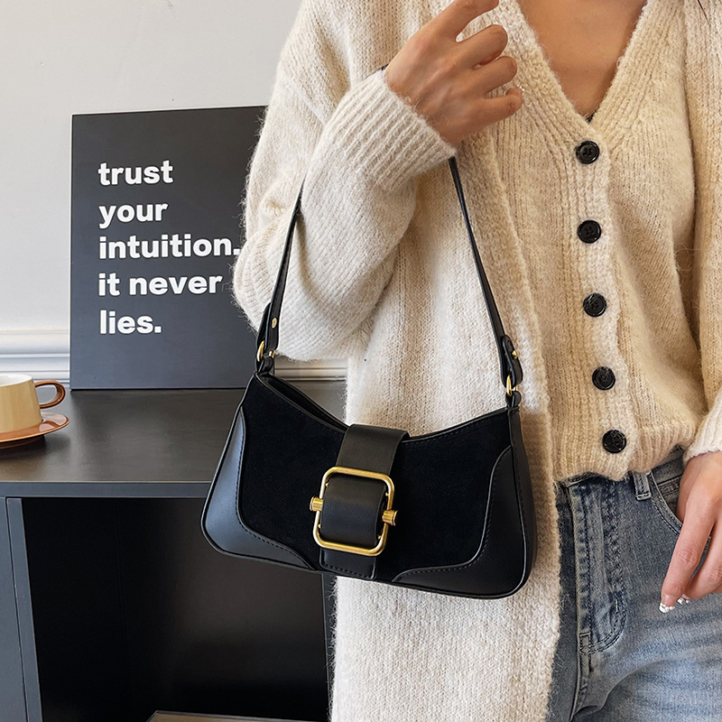 Korean version contrasting underarm for women 2024 autumn and winter new fashion handbag shoulder diagonal cross saddle bag