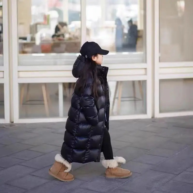 Kids Girls Winter Down Jacket 2023 Mid To Large Childrens Clothing No Wash Shiny Surface Super Long And Thick Coat Trendy 240905