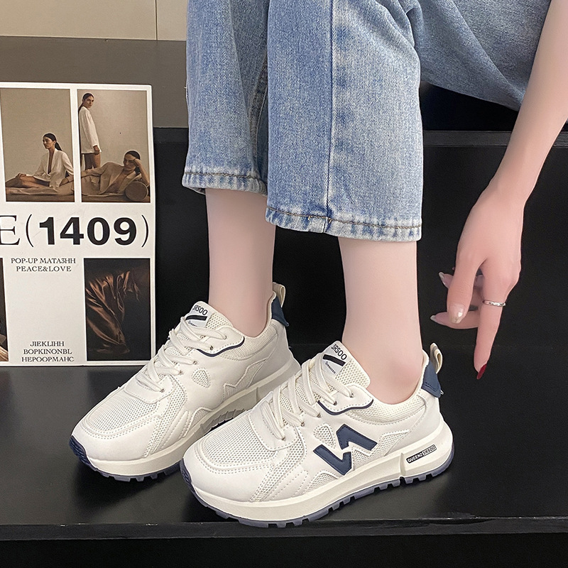 Super popular versatile casual sports in spring 2024, new anti slip soft sole lightweight running white shoes for women