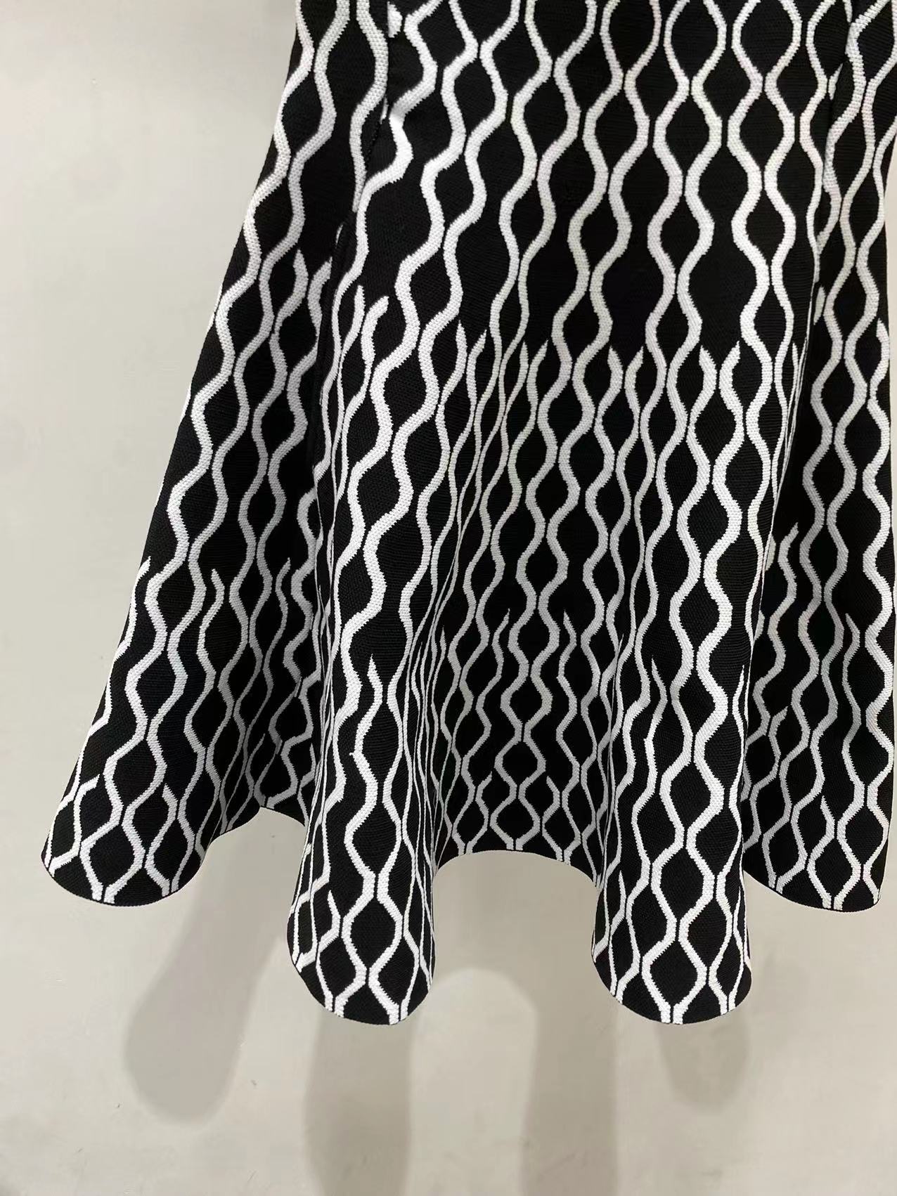 Women's Blue or Black Geometric Jacquard Sleeveless Dress Autumn New Sweet Ladies Slim High-Waisted A-Line Short Robe French 2024 early autumn Ne