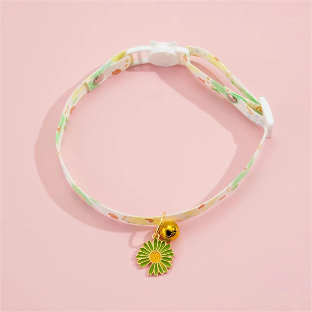 Pet Collar Adjustable Cute Ornament Cat Collar with Bell & Small Daisy Pendant Cat Collars for Kittens & Puppies Pet Accessories