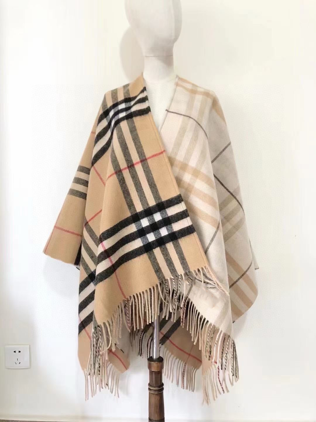 140*140cm cashmere cloak 24ss B Designer shawl 100% cashmere plaid jacquard A B-side cape Women's cashmere shawl Cashmere felt coat Lovers gift