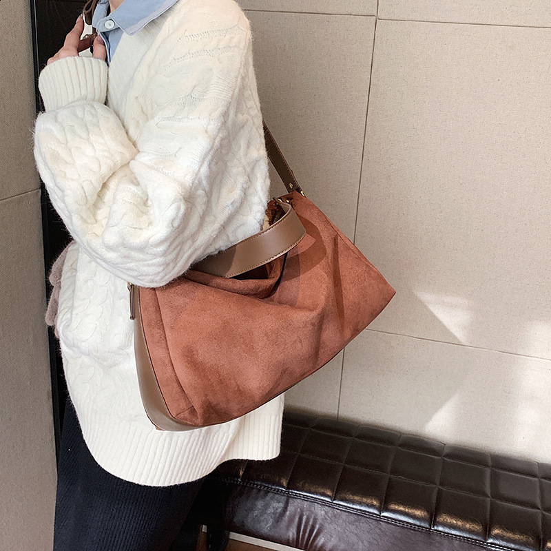 Niche crossbody bag for women 2023 new high-end and versatile suede pillow bag large capacity single shoulder handbag 240729