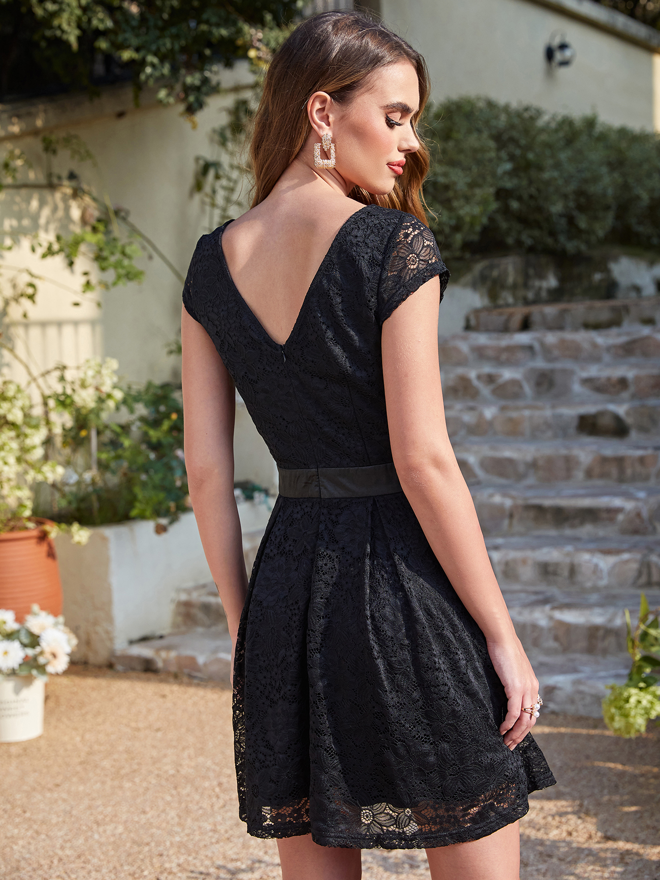 Simple Designer Little Black Mini Short Lace Tail Dresses With Sash Cap Sleeve Backless Homecoming Prom Gowns Cps627 0220