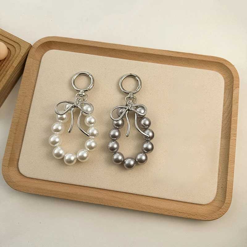 Cute pearl bow pendant suitable for women temperature bag suspension decorative accessories gifts luxury car keychain W240911