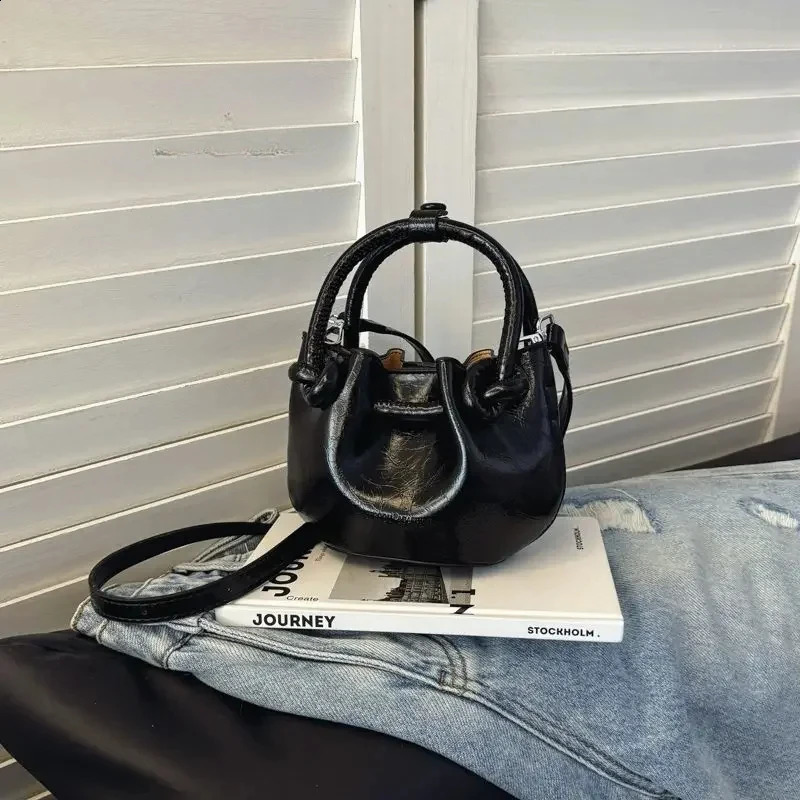 Handbag Bucket Bag Lady Korean Version Fashion Pu Casual Tote Women Shoulder Package Small Simple Boston Casual Crossbody Bag 240907