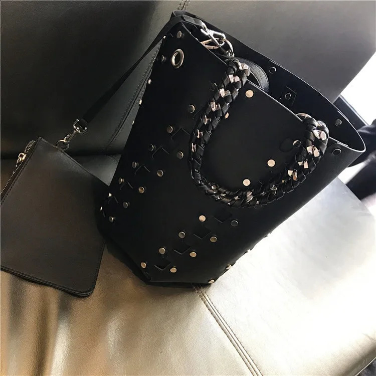 ner Rivet Large Bucket Bag Womens Wallet and Handbag High Quality Shoulder Messenger Black Hollow 240910