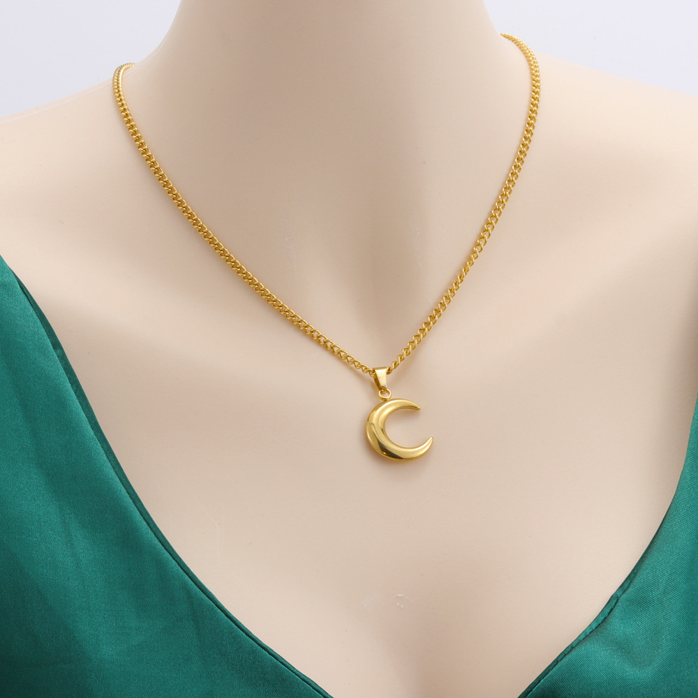 18k Gold Necklace Charm Designer Jewerlry Non Tarnish Stainless Steel Eye Queen Portrait Love Heart Moon Bible Cross Necklaces for Woman Man Gift Fine