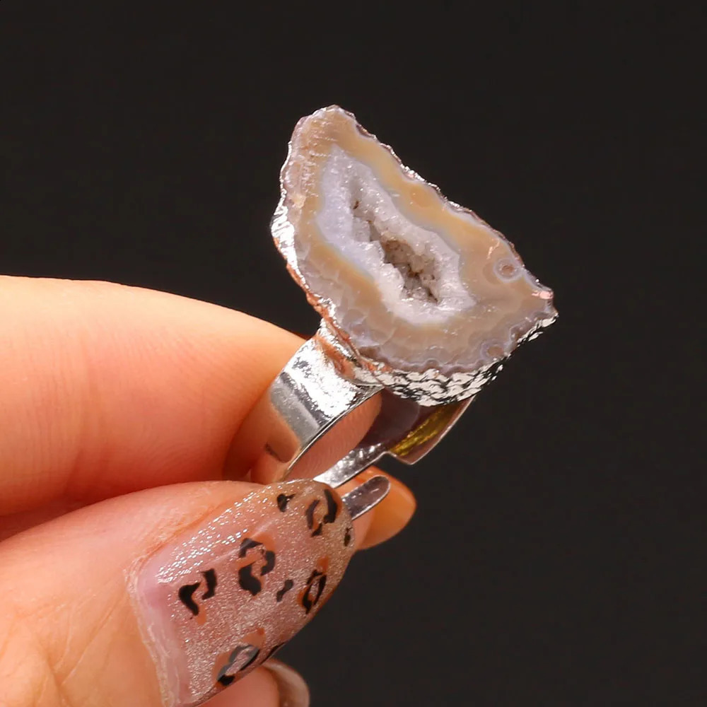Natural Stone Ring Zinc Alloy Agate Crystal Cluster with Adjustable Size for Ladies Fashion Jewelry Gifts 240906