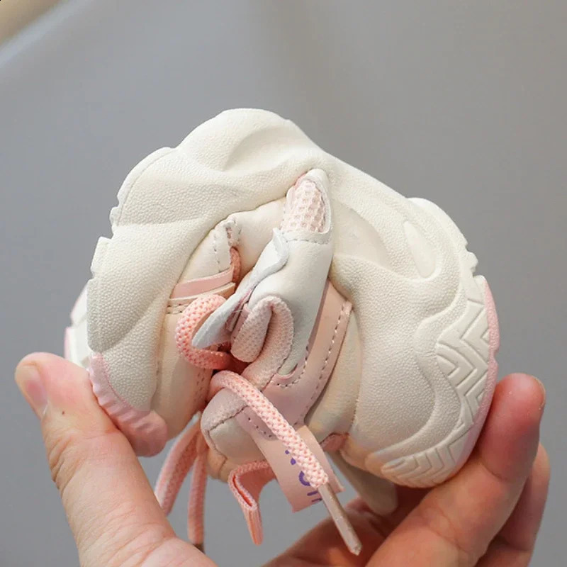 New 2024 summer baby sports shoes suitable for boys and girls mesh breathable casual shoes childrens non slip first step shoes and toddlers 240912