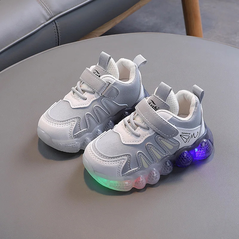 2024 new LED childrens luminous shoes baby luminous sports shoes boys and girls luminous running shoes childrens flat breathable mesh sports shoes 240
