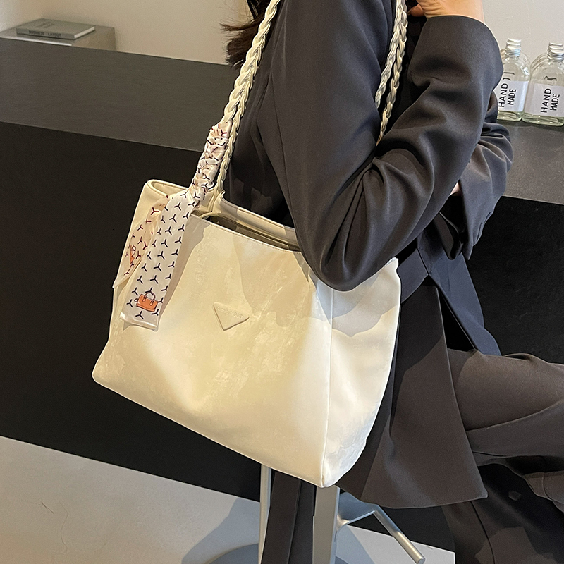 New designer backpack 2024 New Korean Edition Simple Texture Fashion Trend Silk Scarf Versatile Single Shoulder Tote Bag