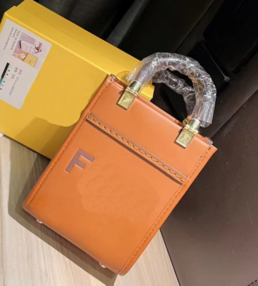 Embossed Letter designer bag Womens Designer Bag Saddlebag High Quality Luxury Handle Clutch Shoulder Evening Cross Body Bag Vintage Genuine Leather Bags
