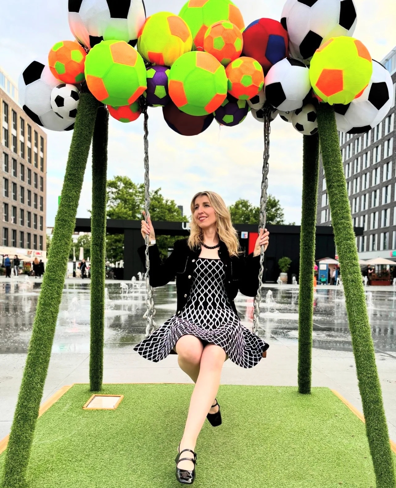 Women's Blue or Black Geometric Jacquard Sleeveless Dress Autumn New Sweet Ladies Slim High-Waisted A-Line Short Robe French 2024 early autumn Ne