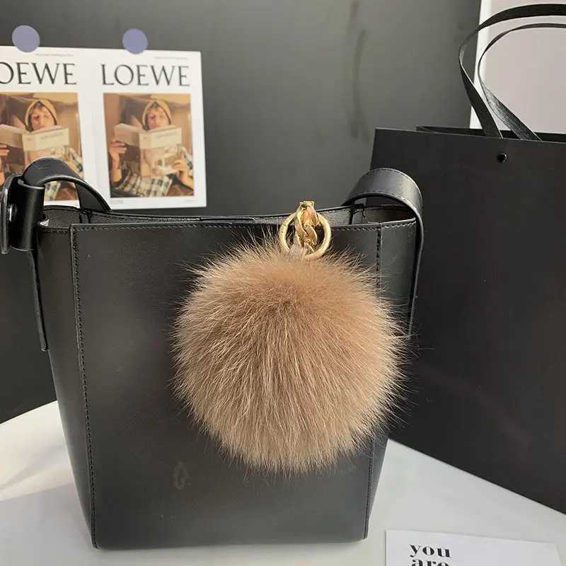 2024 Fluffy True Fox Fur Ball Poms Keychain Womens Luxury Poms Keychain Accessories Packaging Decoration Emoji Pavilion Jewelry Gifts W24091126
