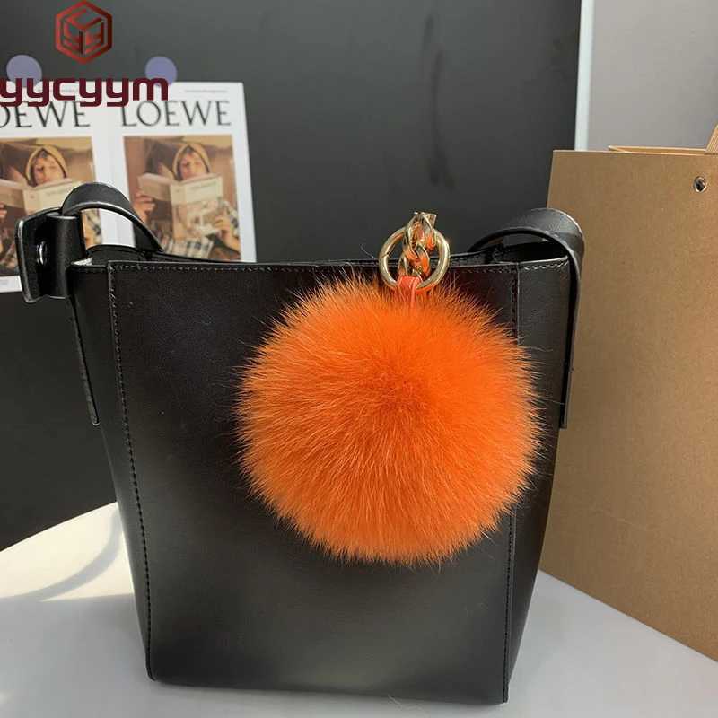 2024 Fluffy True Fox Fur Ball Poms Keychain Womens Luxury Poms Keychain Accessories Packaging Decoration Emoji Pavilion Jewelry Gifts W24091126