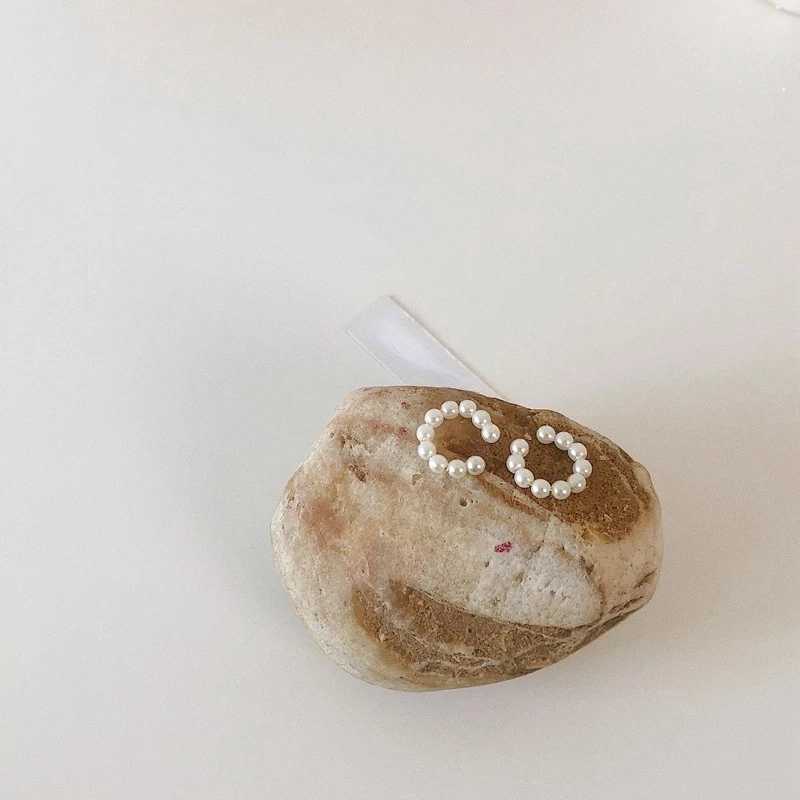 New Elegant Simple Circle Pearl Ear Cuff Fake Piercing Clip on Earrings for Women Girl Fashion Pearls Earcuff Earrings JewelryX240913