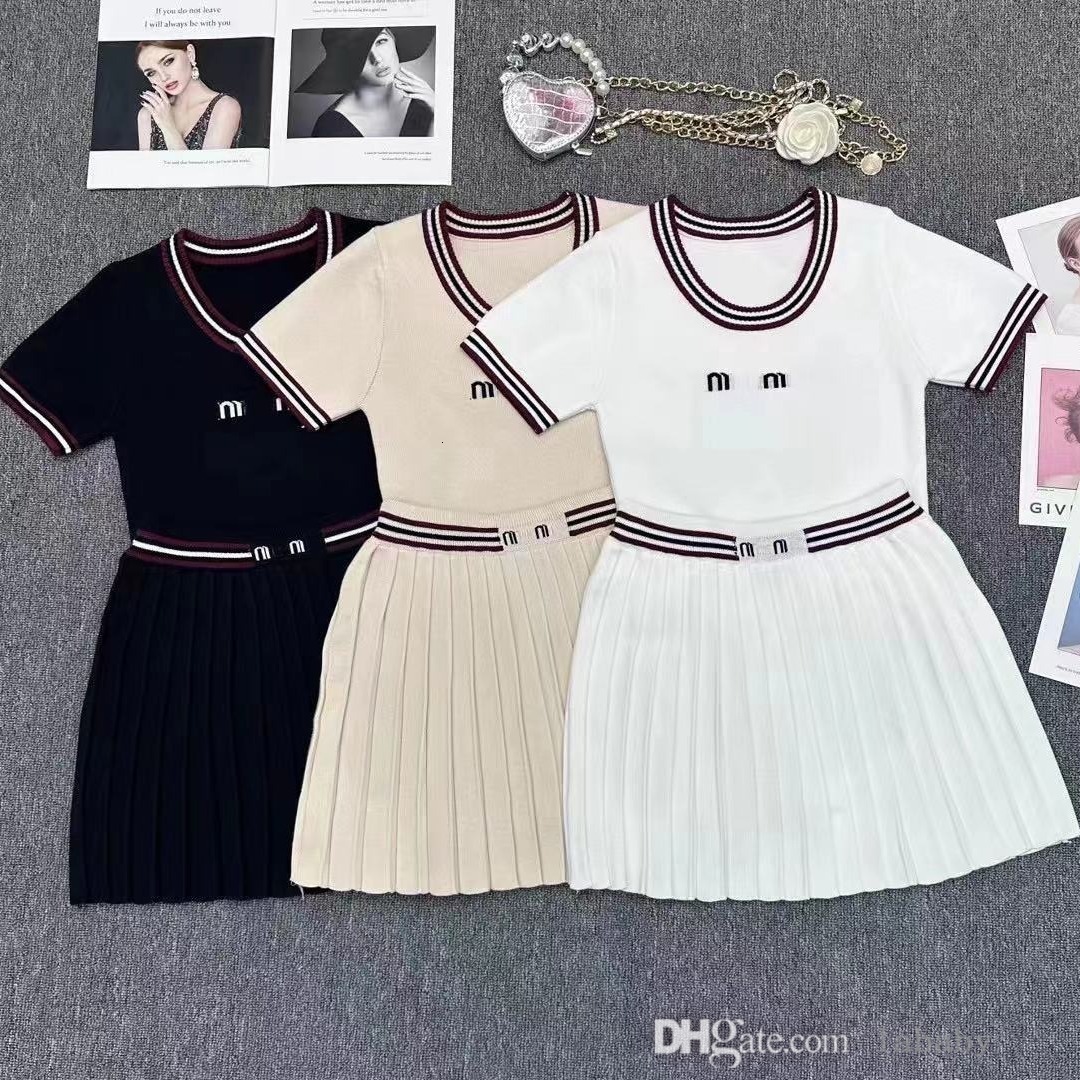 Knitted Designer Skirt Set Fashion Two Piece Set Women Knits Top Sweater And Pleated Half Skirts 2Pcs Luxury Dresses Sets For Women Outfits