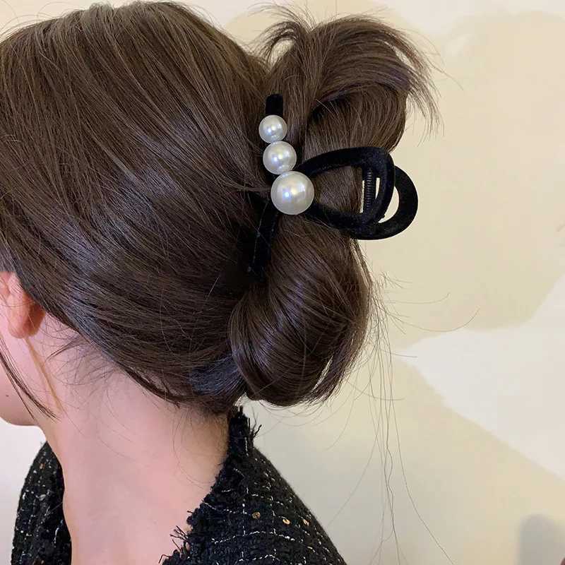 New Arrival Hair Claw in Black Velvet and Pearl French Elegant Hair Accessory Hairstyle Vintage Chic Claw Clip Shark Teeth GripX240912