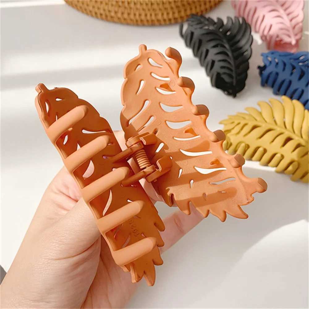 New Big Leaf Hair Claw Clip For Women Matte Acrylic Barrettes Solid Color Hairpins Ins Simple Headwear AccessoriesX240912
