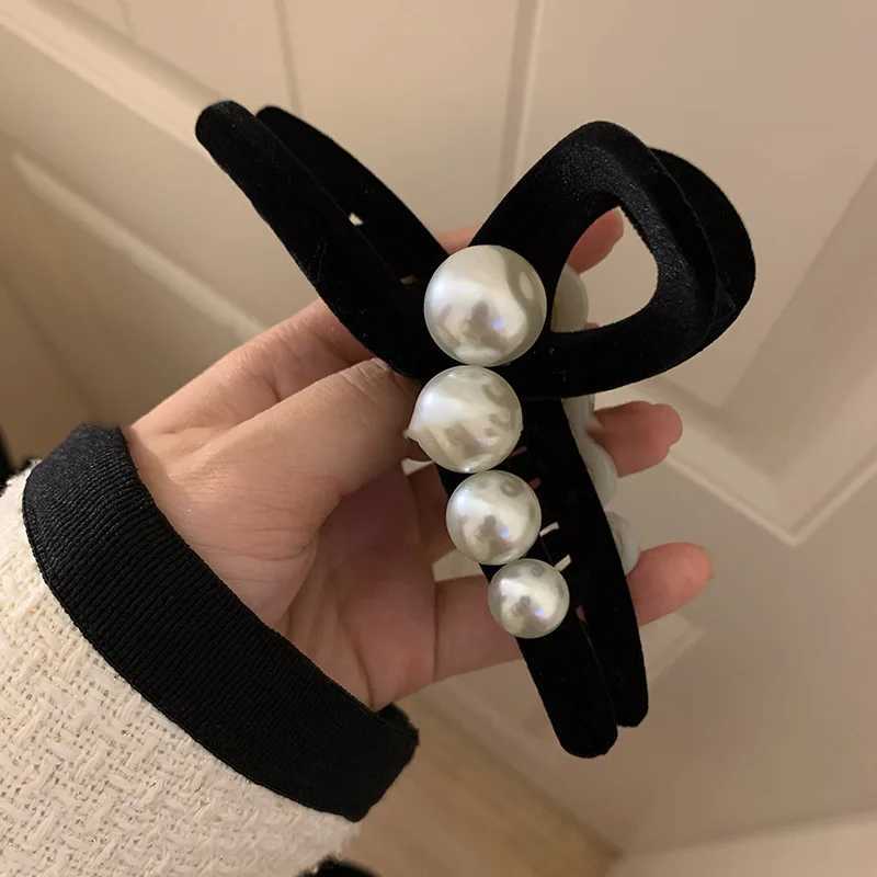 New Arrival Hair Claw in Black Velvet and Pearl French Elegant Hair Accessory Hairstyle Vintage Chic Claw Clip Shark Teeth GripX240912