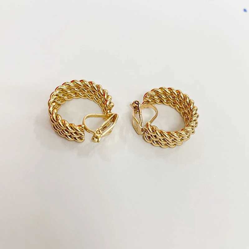 Simple Golden Twist Small Round Ear Clip Earrings Female European American Fashion Retro C Shaped Clip Earrings Without PiercingX240913