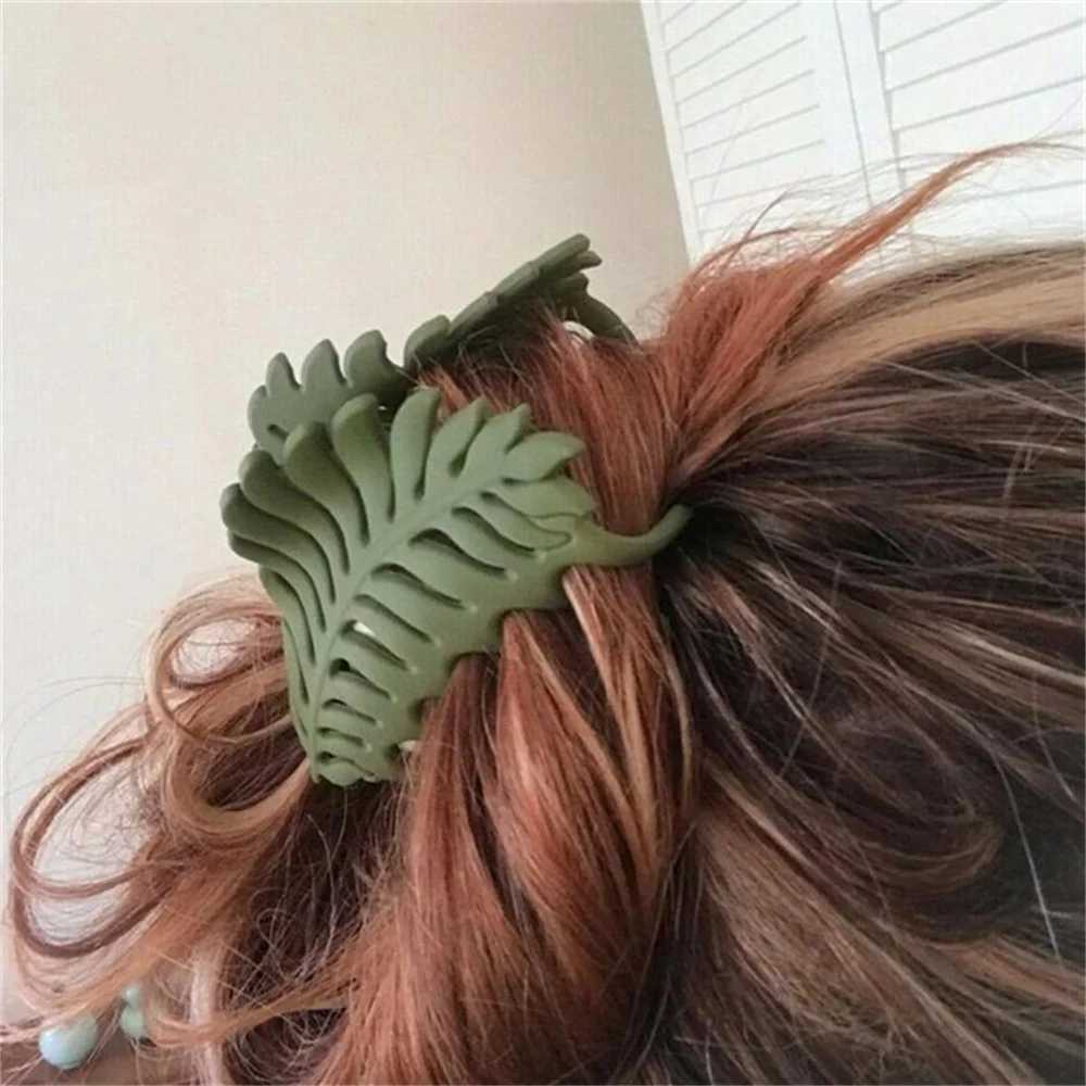 New Big Leaf Hair Claw Clip For Women Matte Acrylic Barrettes Solid Color Hairpins Ins Simple Headwear AccessoriesX240912