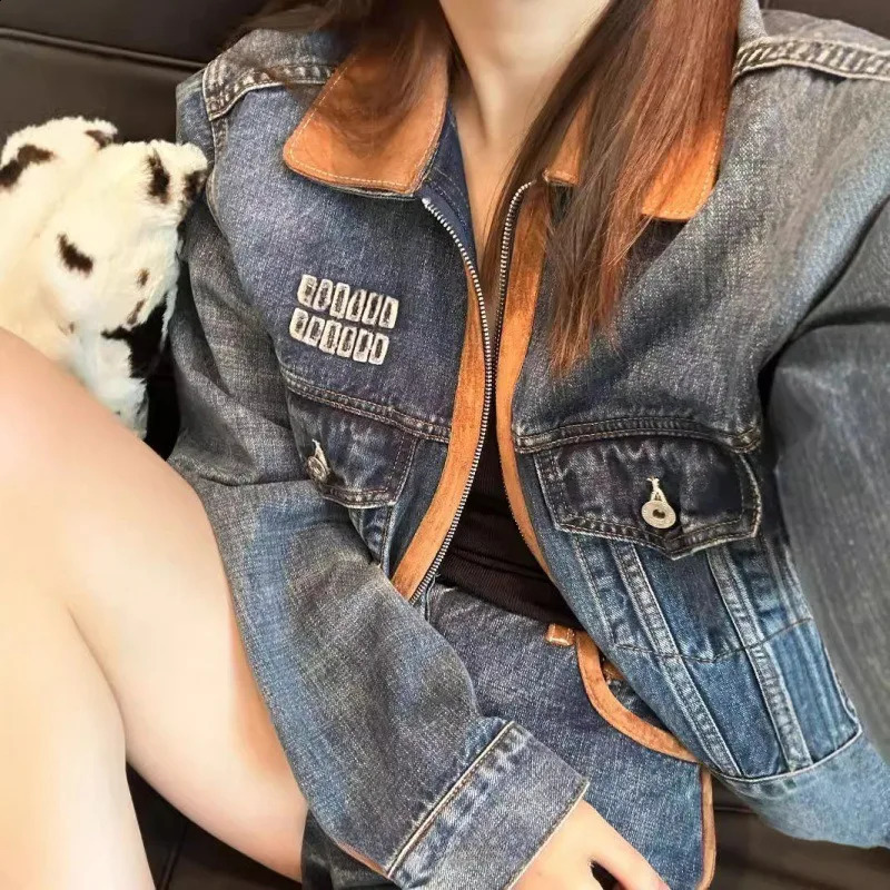 Fall 2024 Applique Embroidered Lettering High-end Fashion Lapel Denim Jacket Jacket Retro Style Womens Blouse 240904