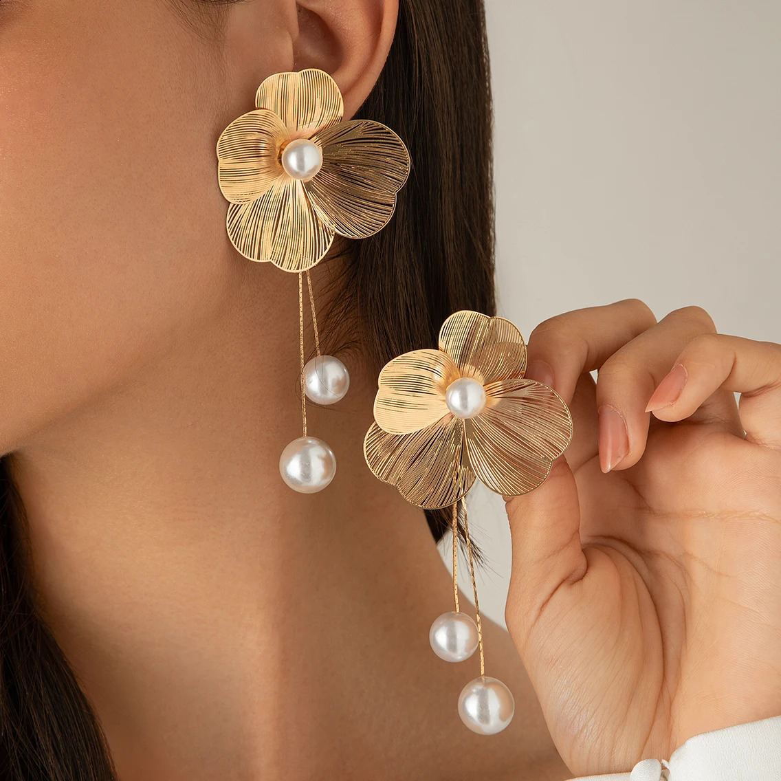 Romantic Flower Petal Long Tassel Drop Earrings for Women 2024 Trend Pearl Hanging Piercing Wed Jewelry Gift 240906