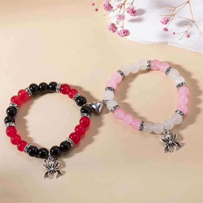 2PCS/Set Gothic Spider Animal Bead Bracelet Heart shaped Magnetic Matching Couple Elastic TBracelets Suitable for Women and Men Halloween Jewelry W240