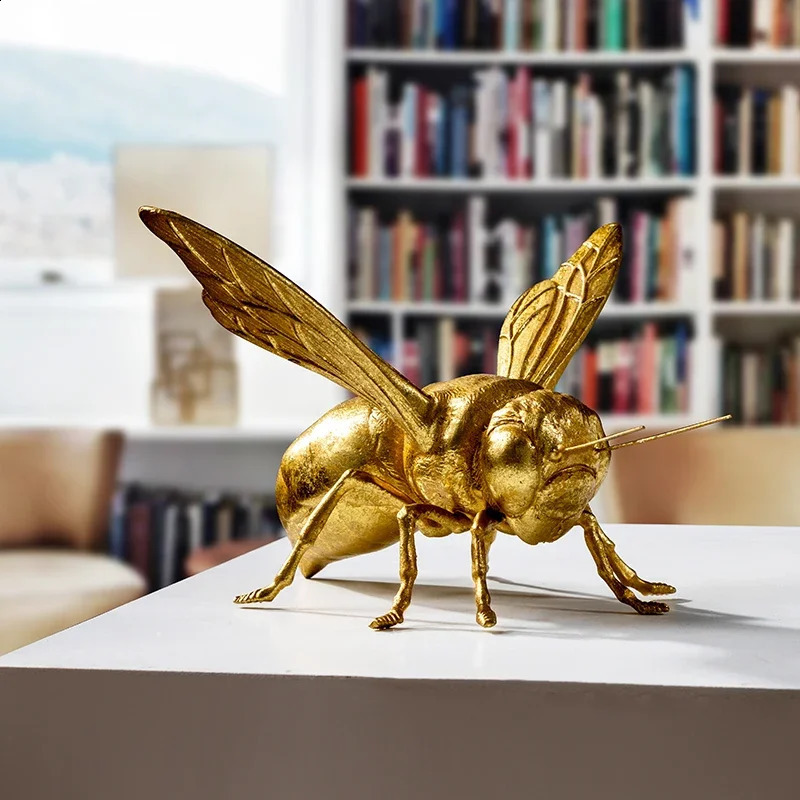 Golden Insects Simulated Small Animal Sculptures of Bees Crickets and Mantis Resin Home and Living Room Decoration Crafts 240905