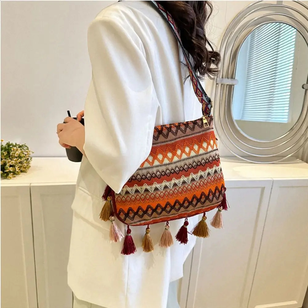 Large capacity ethnic style cross body bag tassel woven bag edge shoulder messenger bag geometric Bohemian shoulder bag 240912