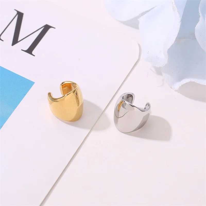 Wide Metallic Glossy Surface Simple Geometry Punk Retro Golden Silver Plated Copper Ear Cuff Clip Earrings for Women MenX240913