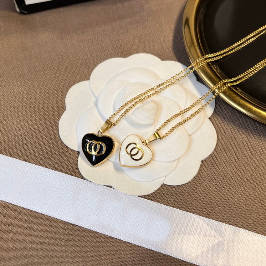 Brand Enamel Heart Necklace Designer Necklaces Pendant Choker Black White Love Chain Women Stainless Steel Letter Jewelry Accessories