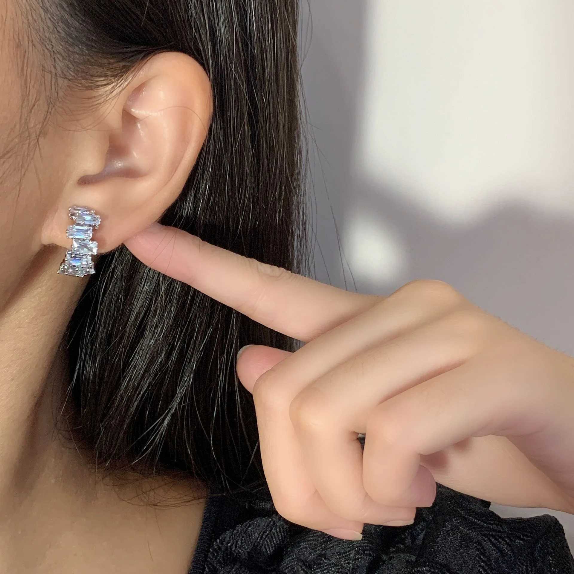 GRACE JUN Cubic Zircon Material Spiral Clip on Earrings No Pierced for Women Luxury Cuff Earrings Stud Earrings Fashion JewelryX240913