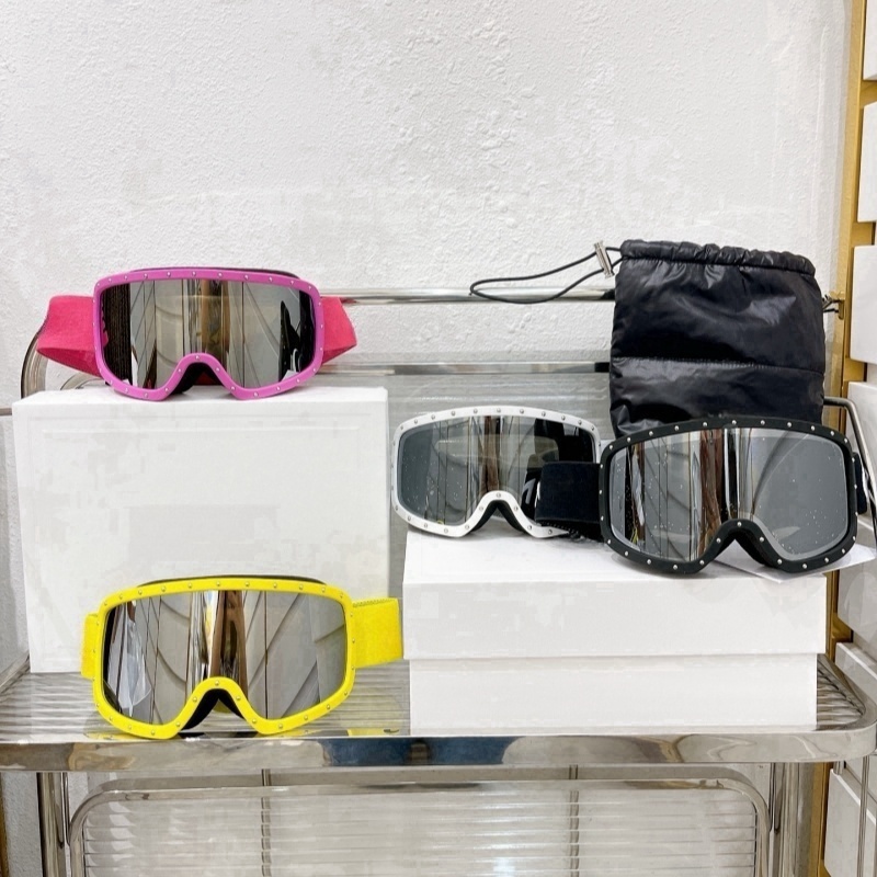 High-Quality Stylish Ski Goggles - Durable Snow Sports Eyewear for Men & Women