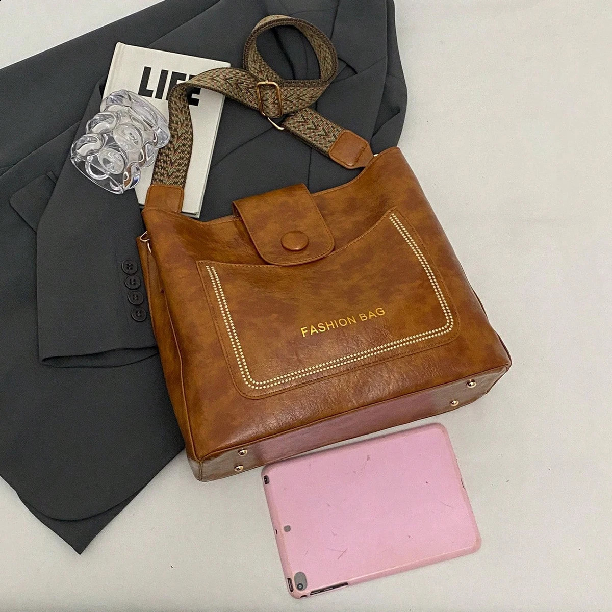 Niche bag Korean version commuting wide shoulder bag premium bag retro cross body bag 240912