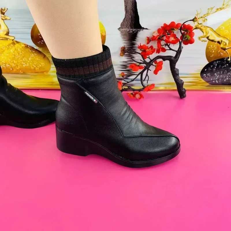 Red Womens Short Boots Winter Warm Platform Boots High Quality Women Rome Shoes Anti-slip and Wear-resistant Modern Boots M240912