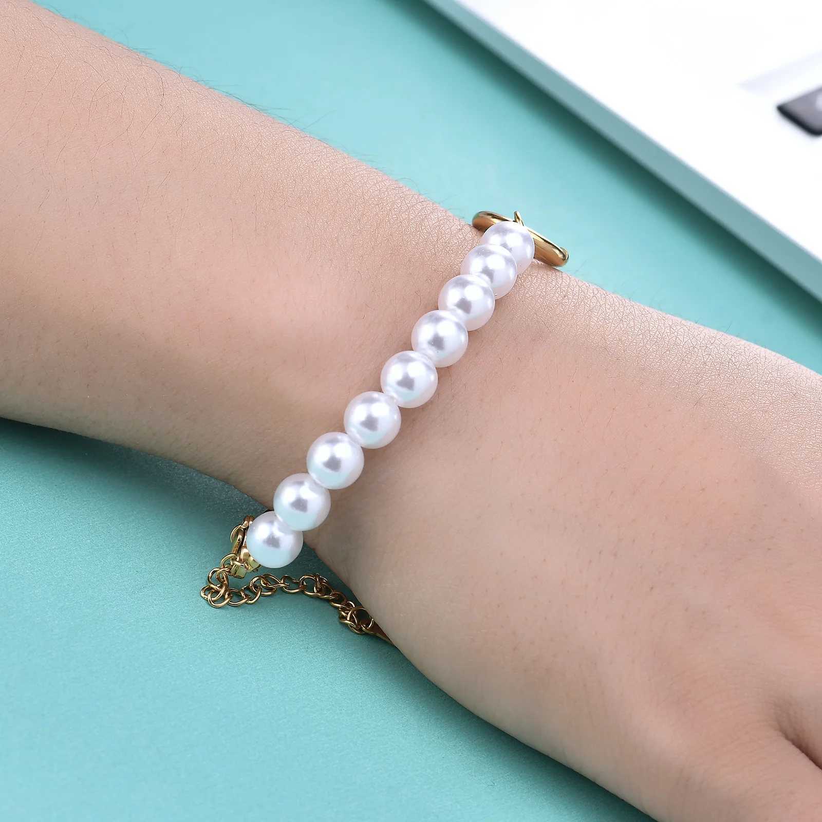 HNSP Stainless Steel Imitation Pearl Bracelet For Women Vintage Design Stitching Hand Chain Jewelry AccessoriesX240913
