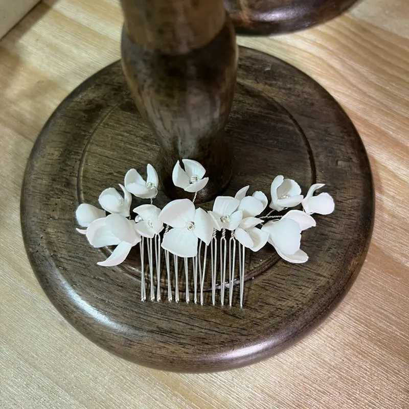 Handmade White Ceramic Flowers Bridal Hair Comb Pearls Wedding Headpiece Charming Prom Hair Accessories JewerlyX240913