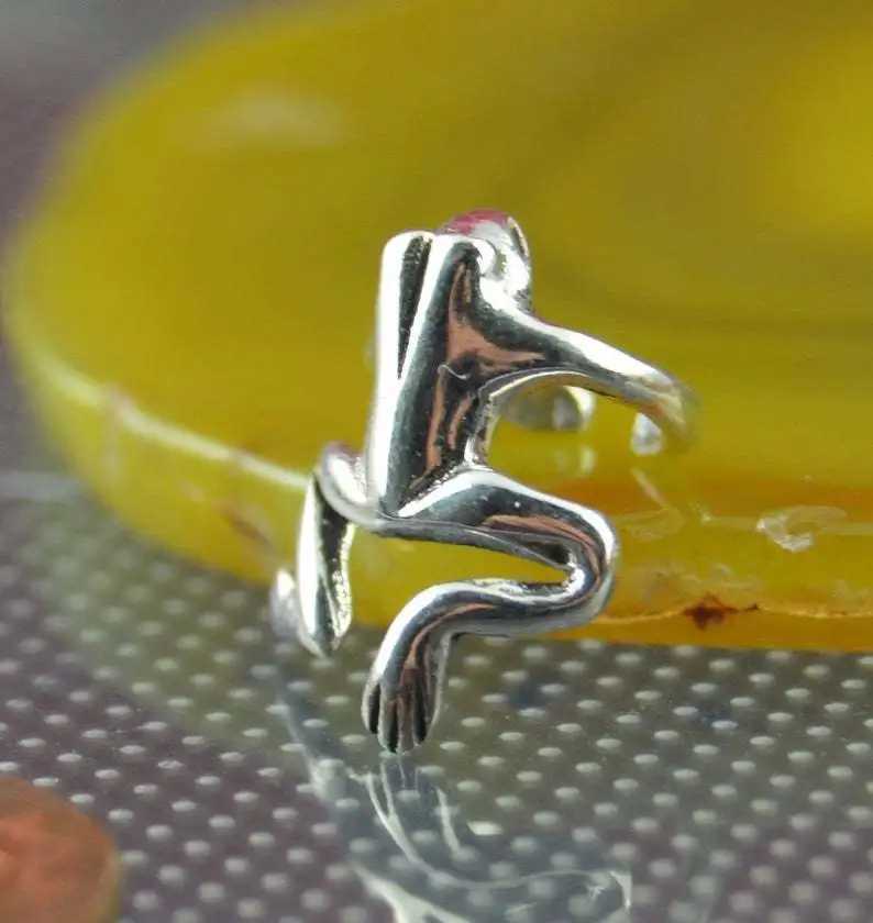 Little Frog Earrings Retro Tree Frog Ear Clip Funny Animal Earrings for Women Simple Gothic AccessoriesX240913