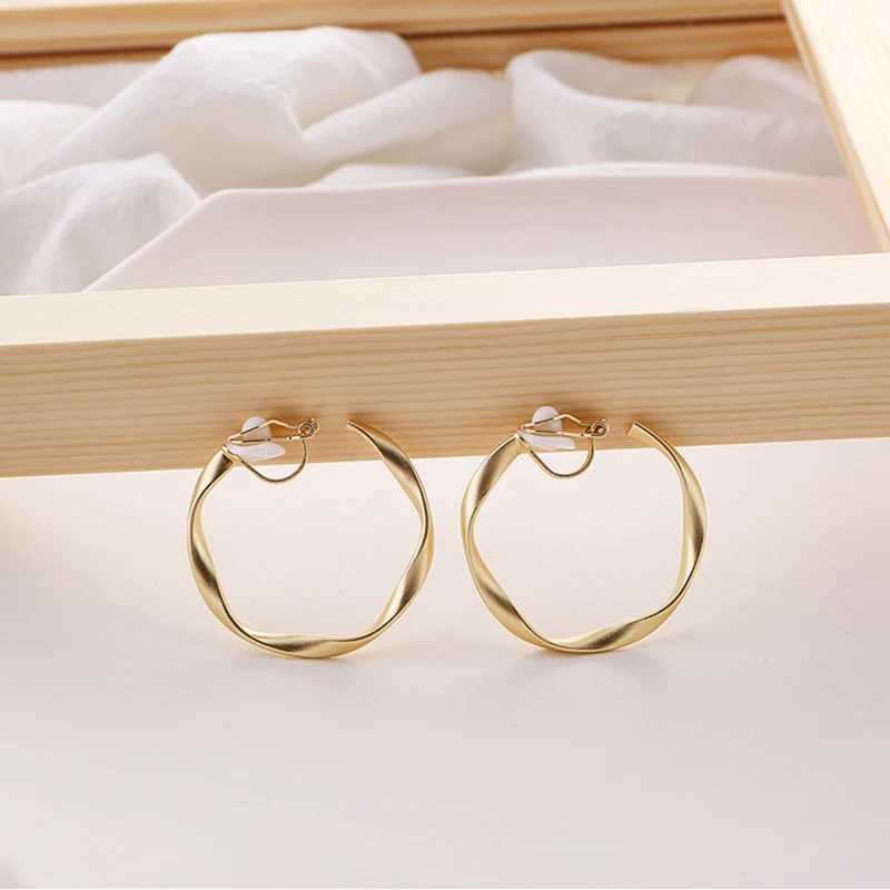 Fashion Interweave Twist Circle Geometric Round Hoop Clip on Earrings for Women Accessories Retro No Pierced Earrings JewelryX240913