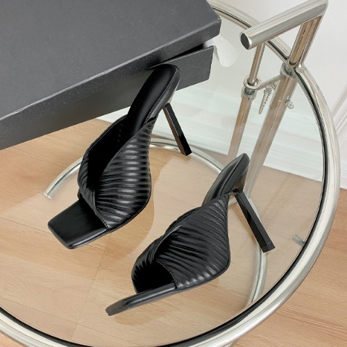New Sexy High Heels Slippers Woman Square Toe Fashion Pleated Design Ladies Sandals Summer Outdoor Runway Party Shoes